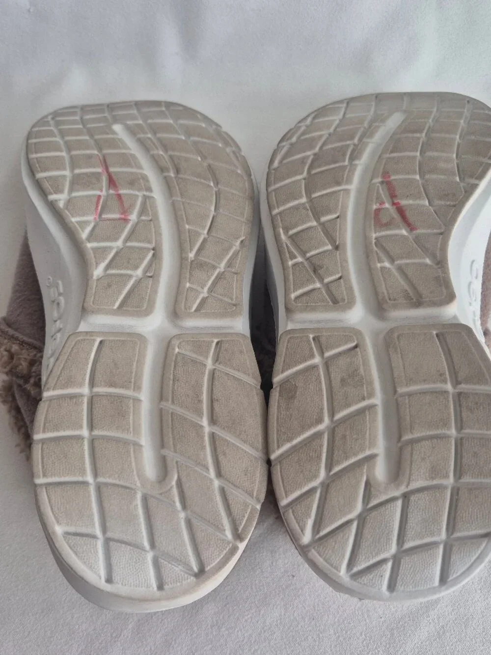 OOFOS vegan sherpa